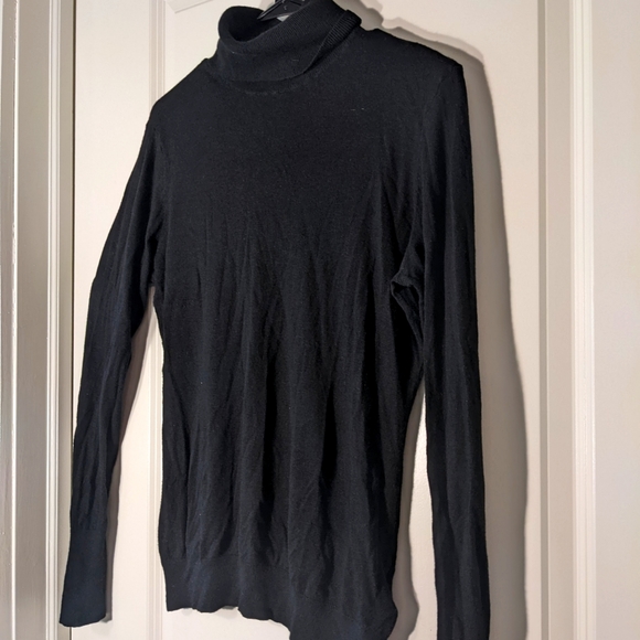 H&M black turtleneck - Picture 3 of 4